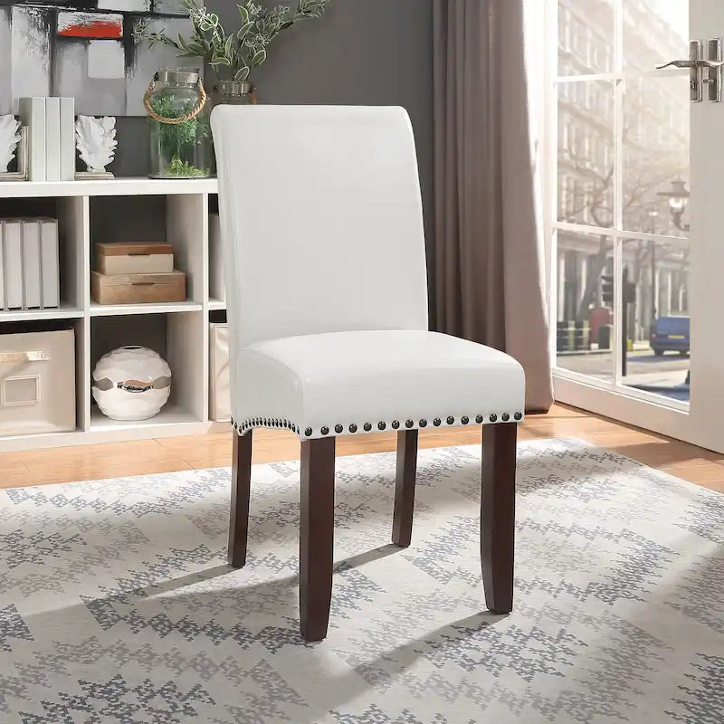 Chaise Eco Parsons en similicuir clouté