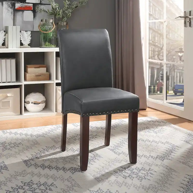 Chaise Eco Parsons en similicuir clouté