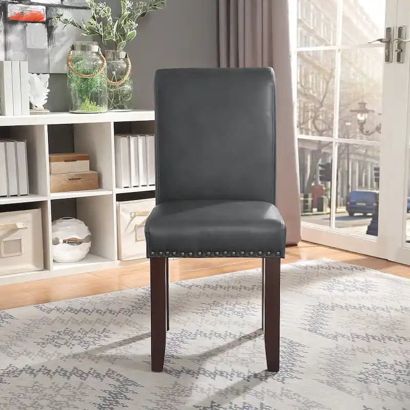 Chaise Eco Parsons en similicuir clouté