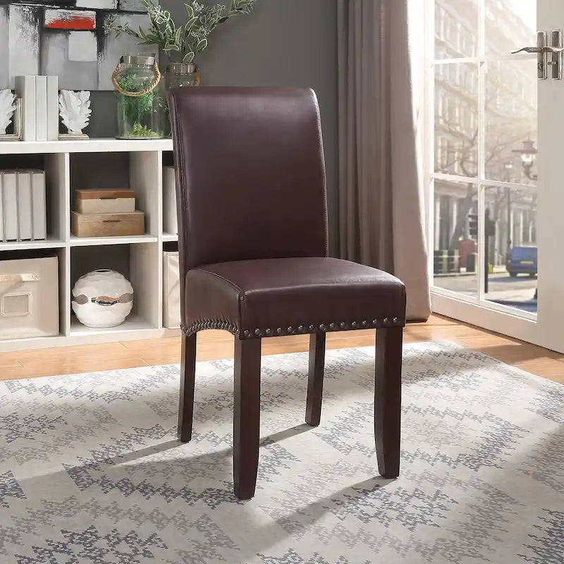 Chaise Eco Parsons en similicuir clouté