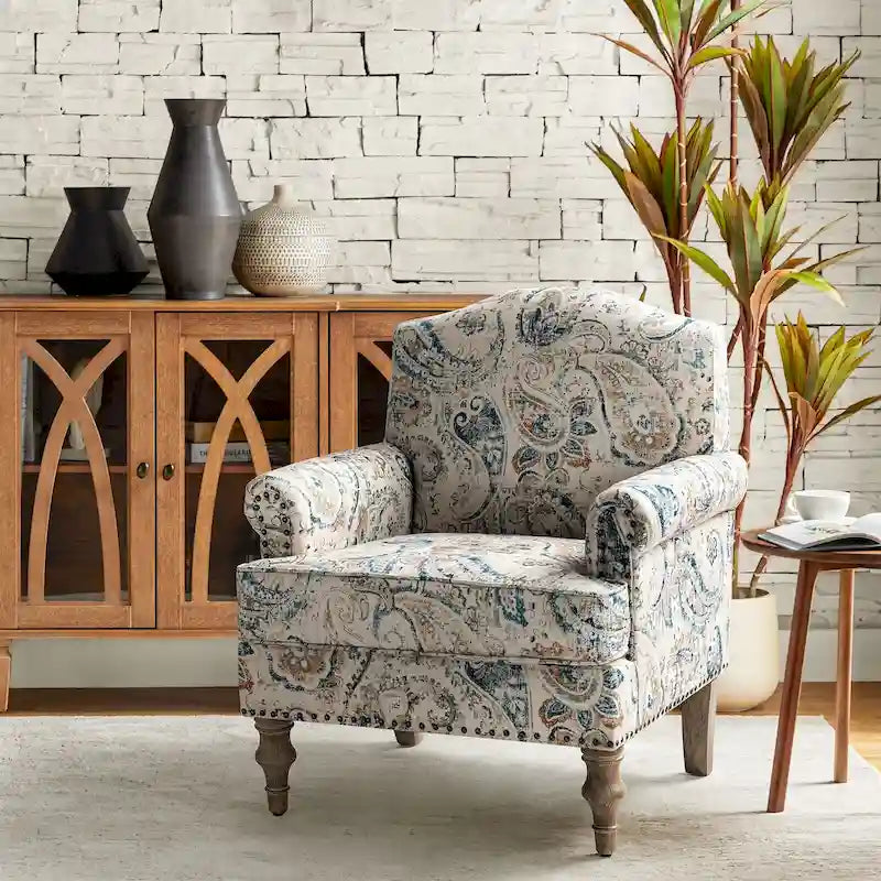 Fauteuil de ferme clouté avec accoudoirs roulés